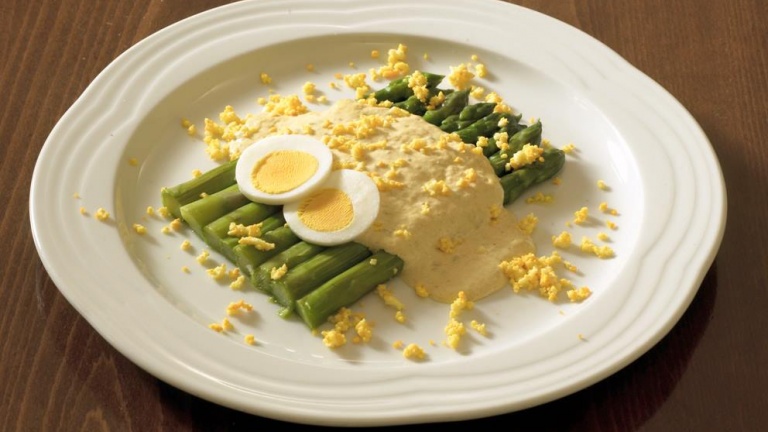 489-asparagi-spuma-tonnata-e-uovo-mimosa